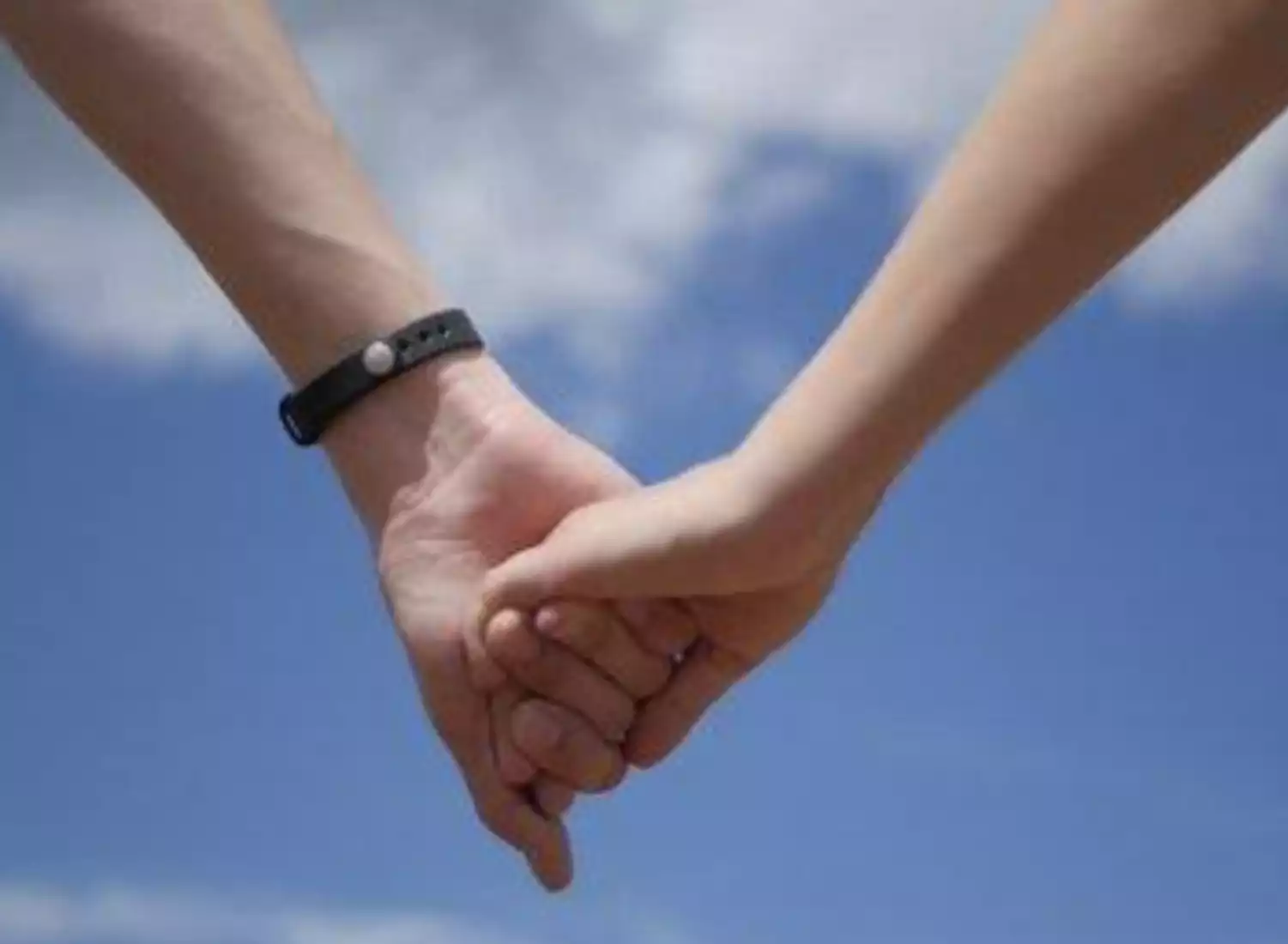 Unión entre personas, símbolo de reconexión en pareja